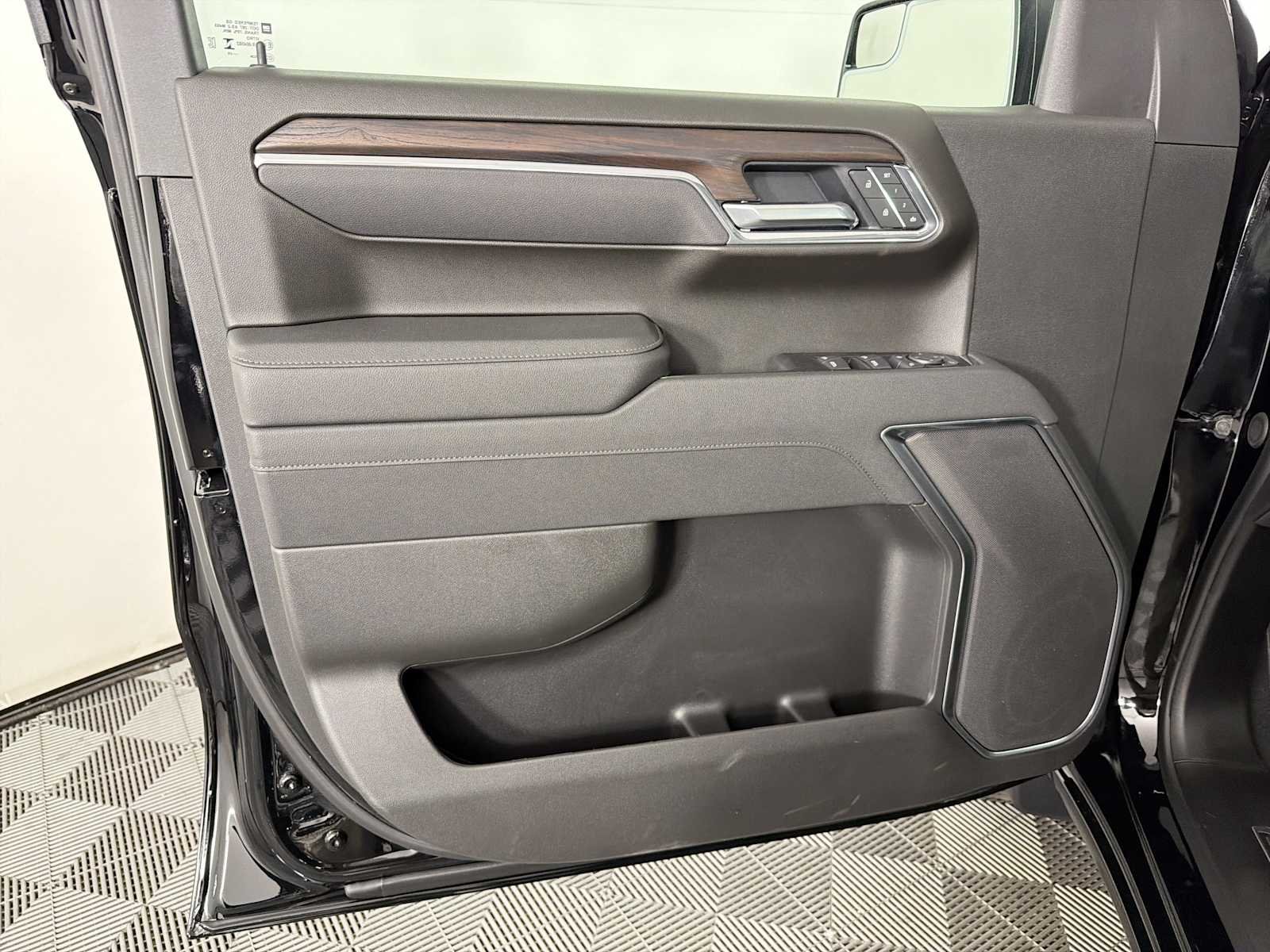 2026 GMC Sierra 1500 SLT - Photo 8