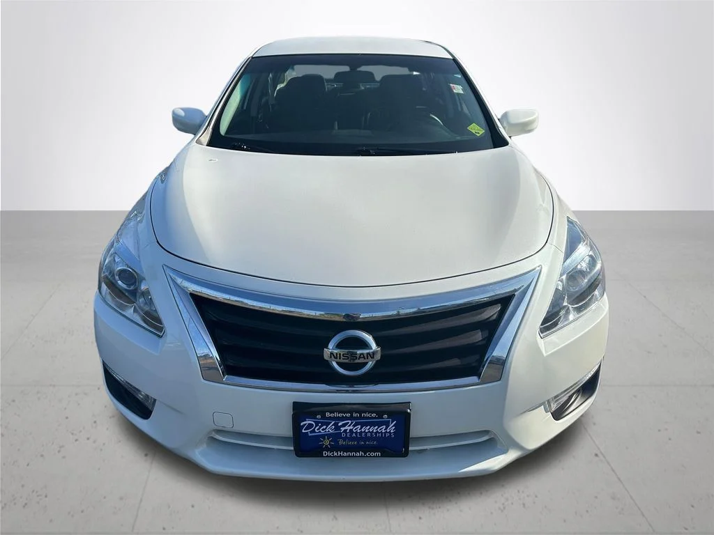 Used 2015 White Nissan 2.5 S image 3