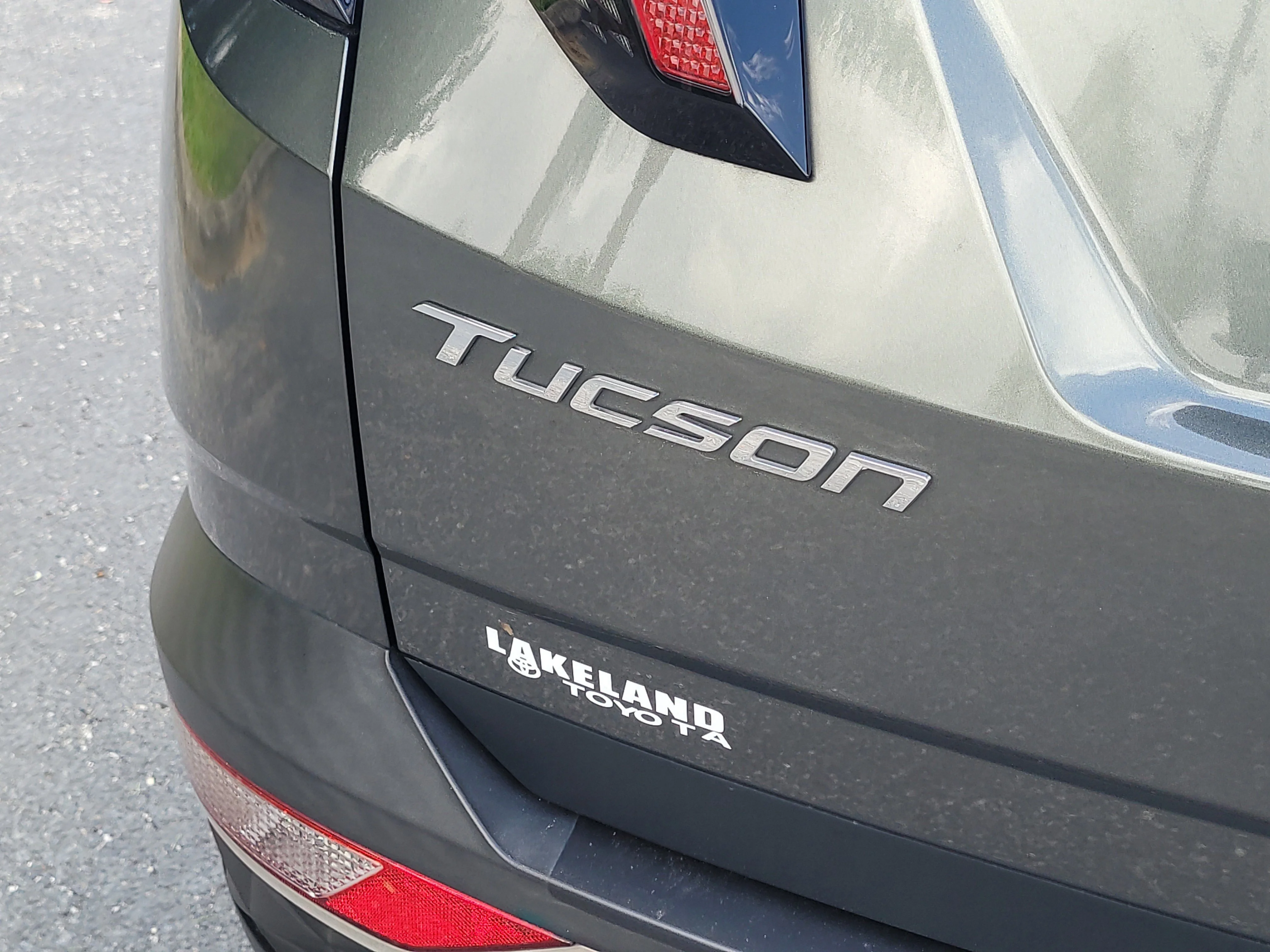 Used 2023 Amazon Gray Hyundai SEL image 10