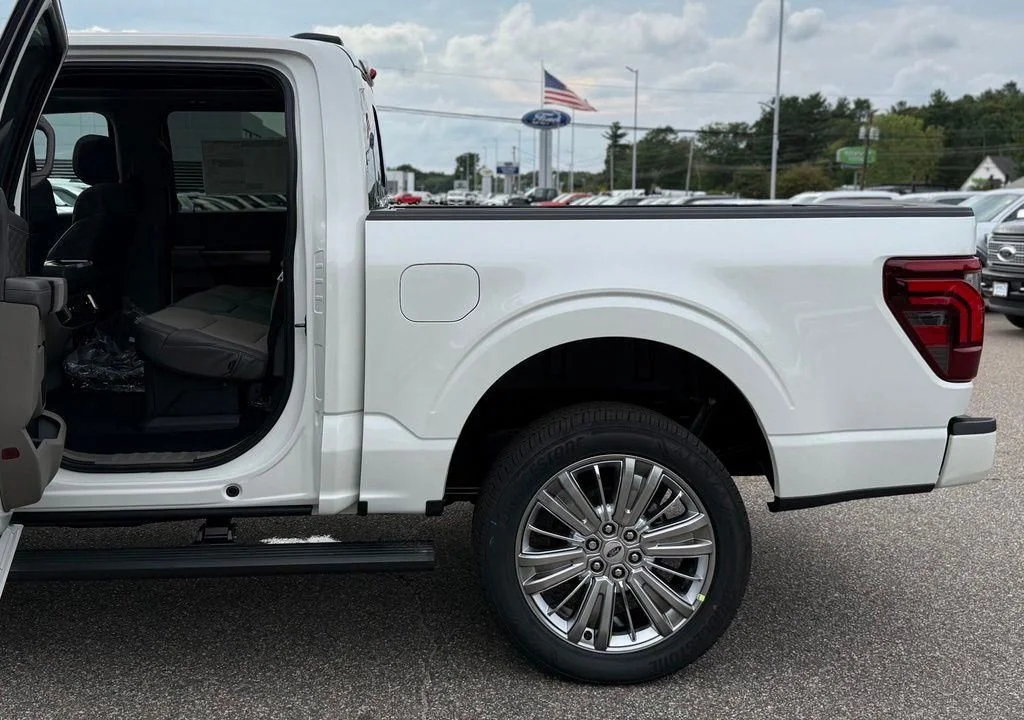 New 2026 Star White Metallic Tri-Coat Ford Platinum® image 31