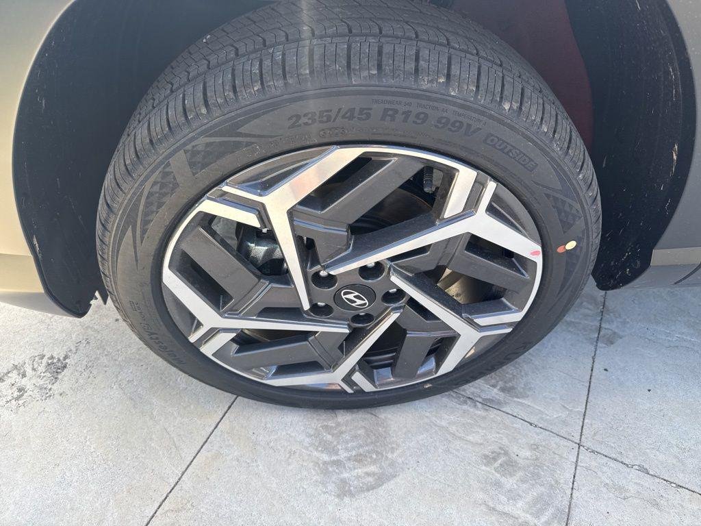 New 2026 Red Hyundai SEL Premium AWD image 10