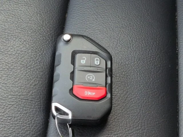 Certified Used 2024  Jeep Sahara image 26