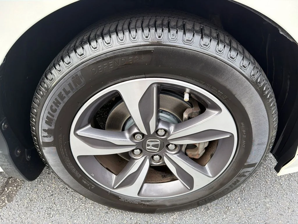 Used 2019  Honda Touring image 12