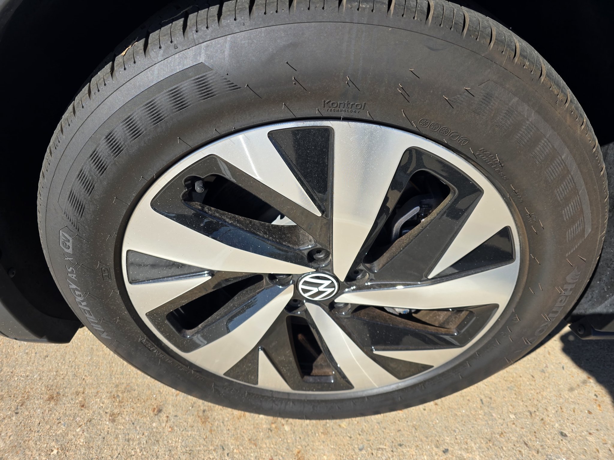 Used 2023 Pure White Volkswagen Standard image 9