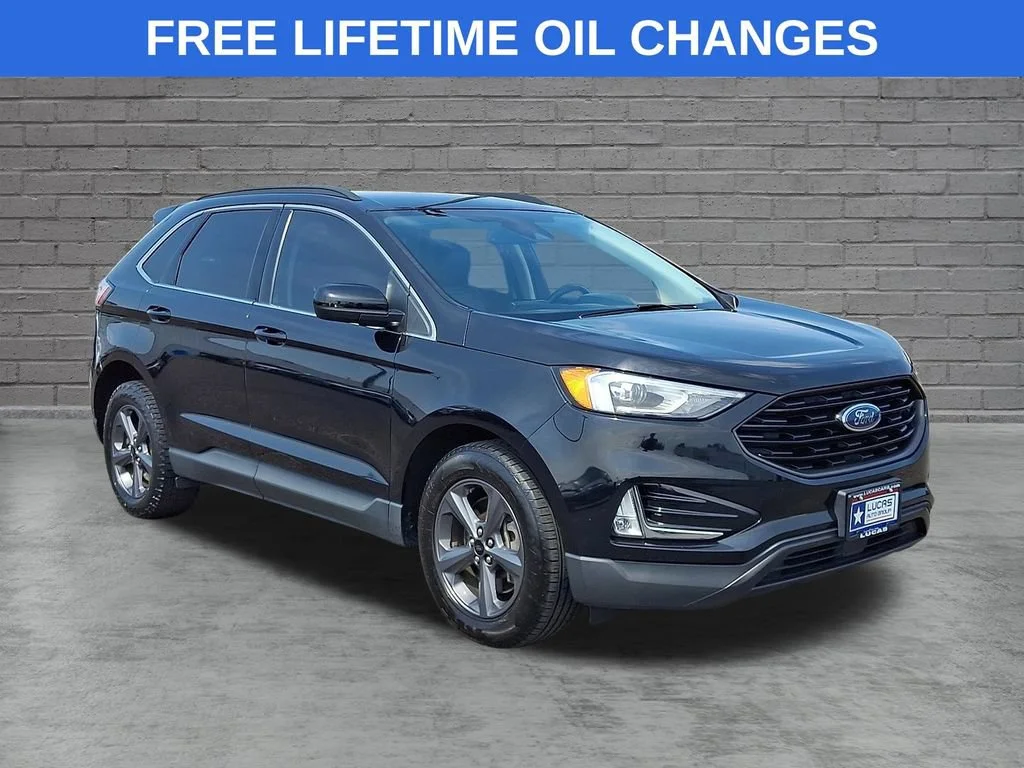 Used 2022 Black Ford SEL image 1
