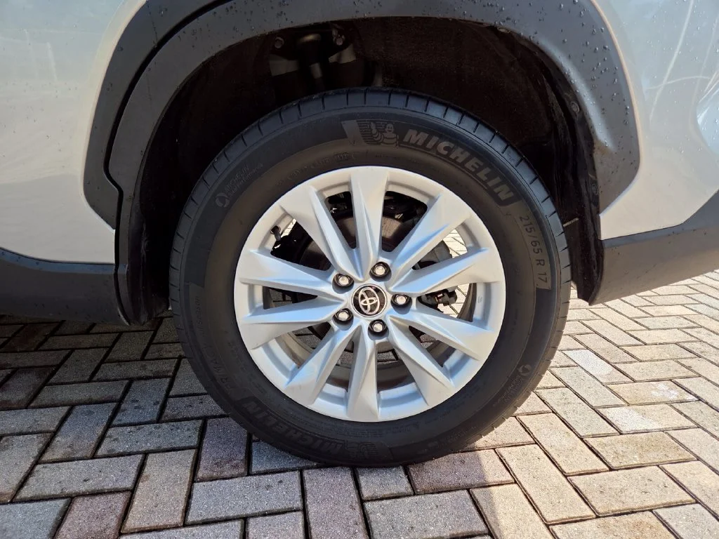 Certified Used 2022 Silver Toyota LE image 20