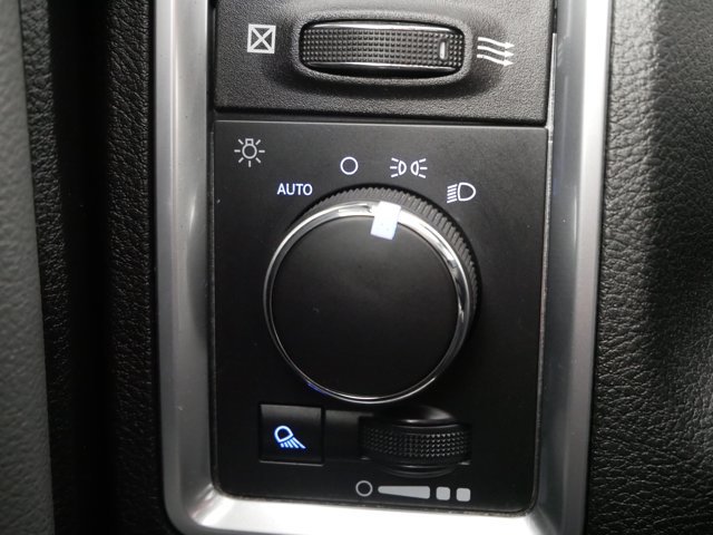 Used 2018 Black Clearcoat Ram Crew Cab SLT image 25
