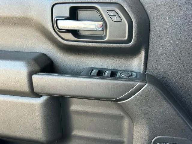 Used 2022 White Chevrolet Custom image 8