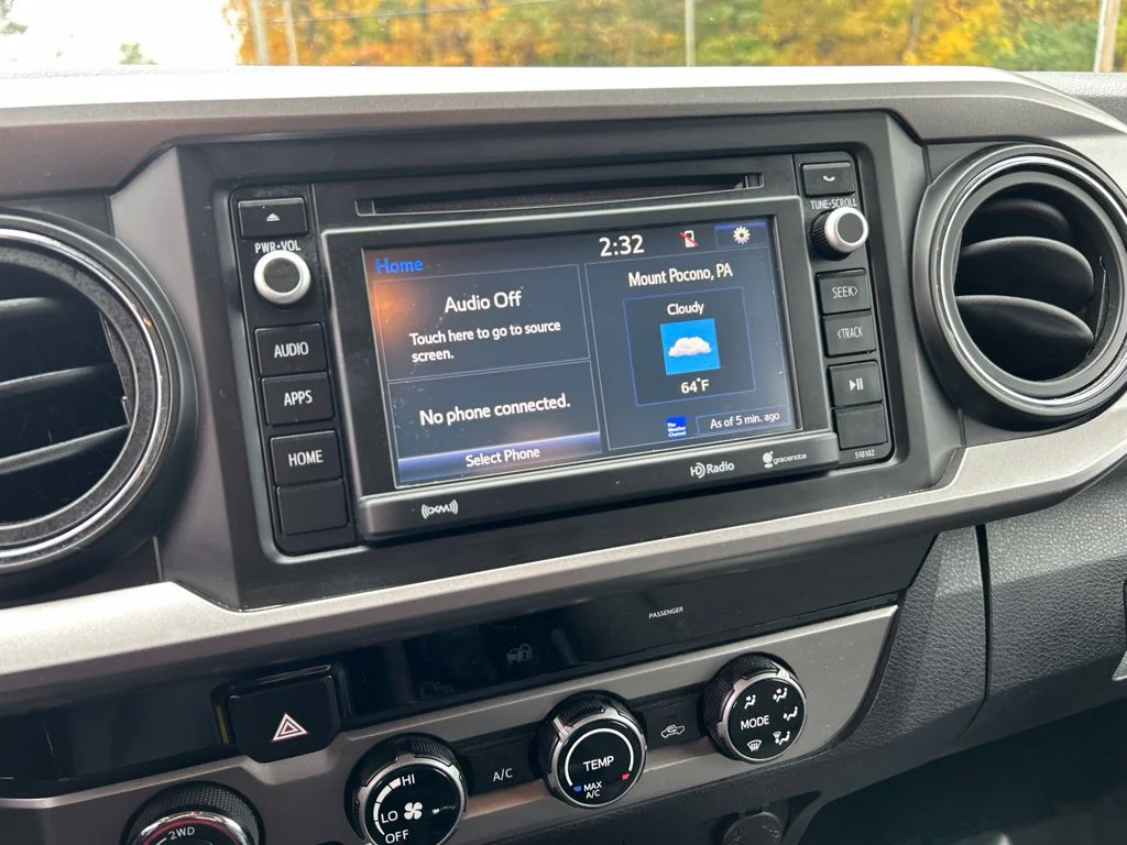 Used 2017 Silver Toyota SR5 image 18