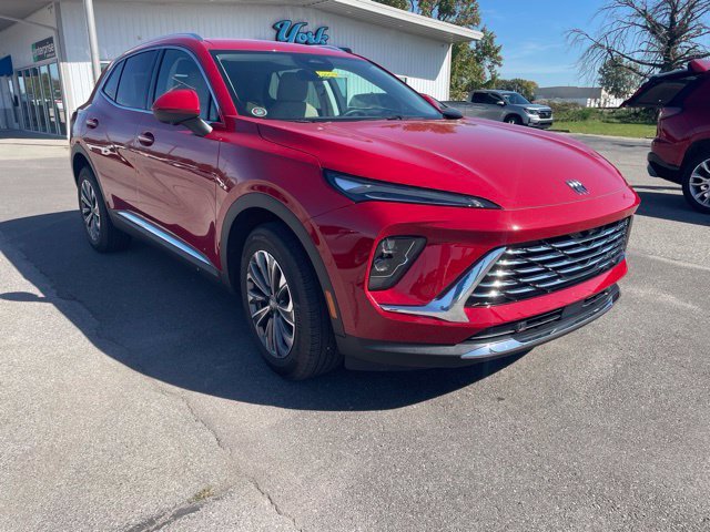 Used 2025 Red Buick Preferred image 4