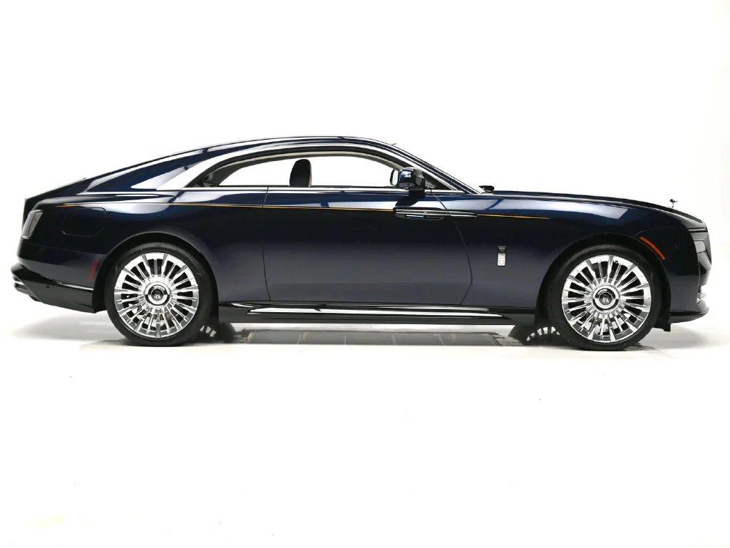 New 2027 Midnight Sapphire Rolls-Royce  image 3