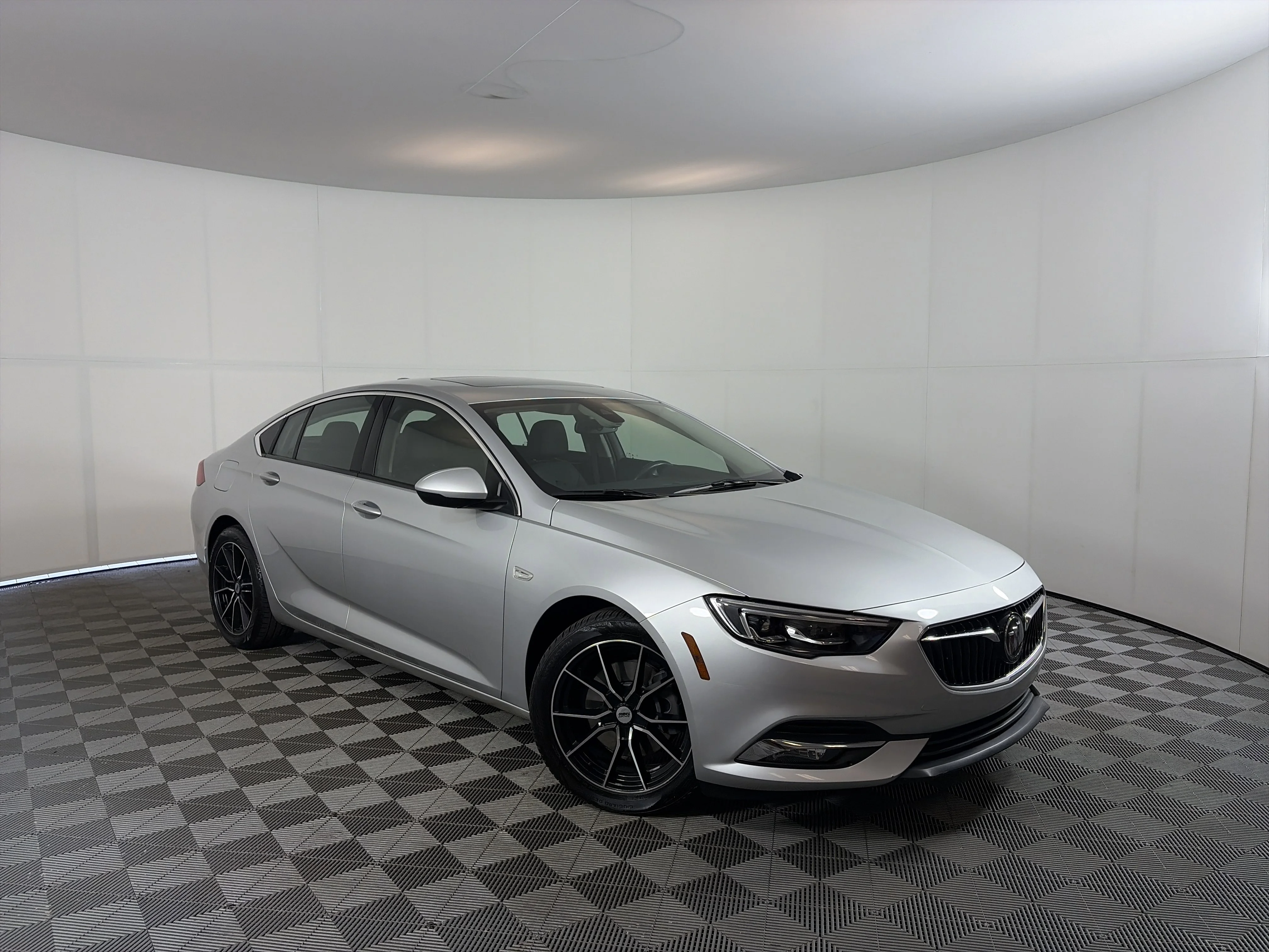 2018 Buick Regal Essence AWD's photo