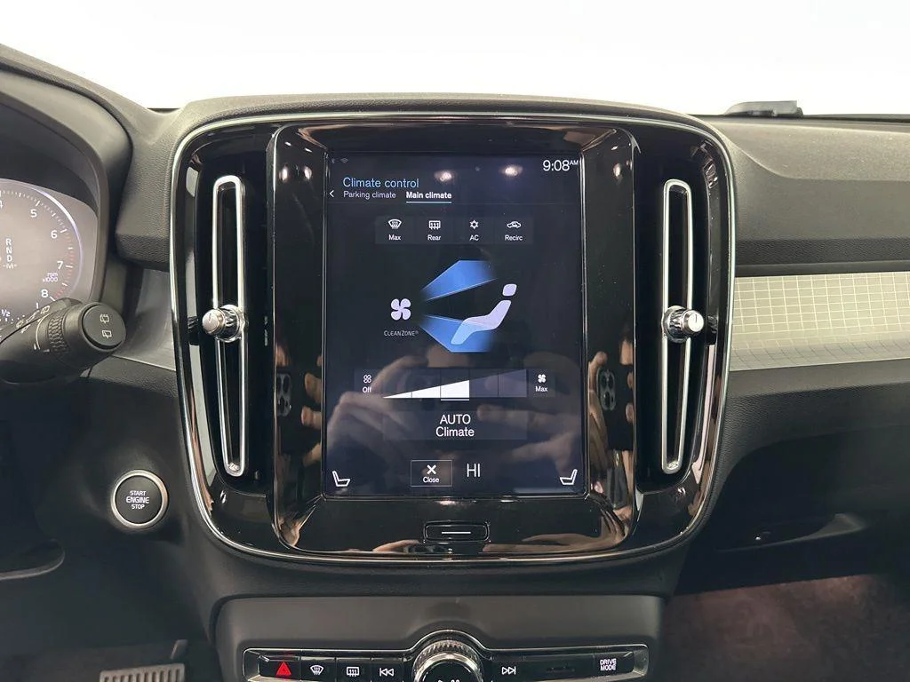 Used 2020 Black Stone Volvo Momentum image 25
