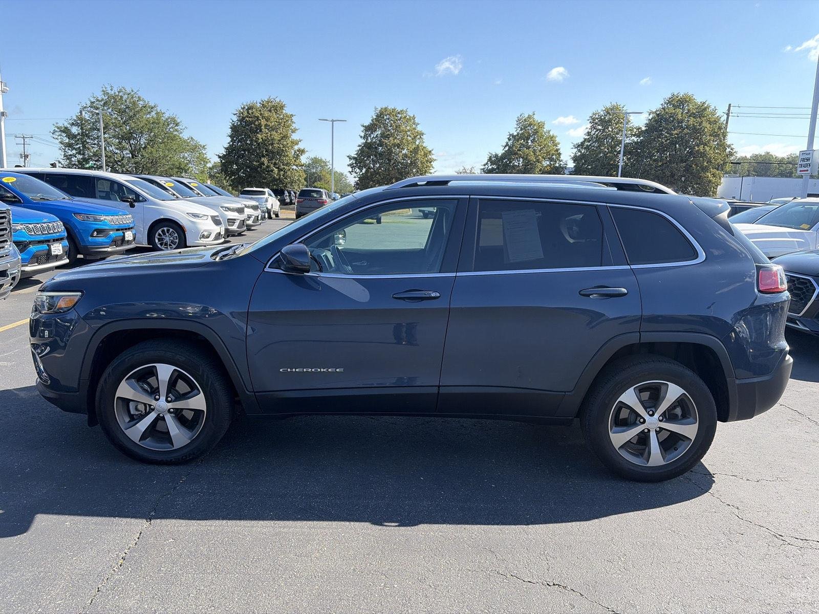 Used 2020 Slate Blue Pearlcoat Jeep Limited image 4