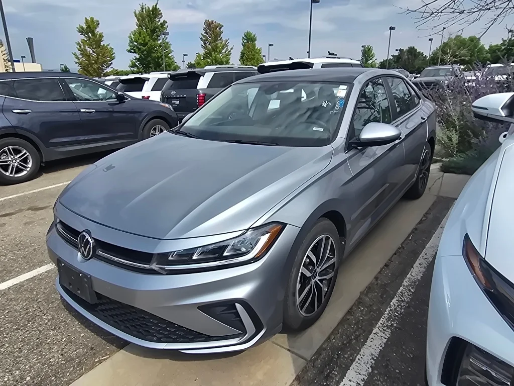 Used 2025 Gray Volkswagen SE image 12