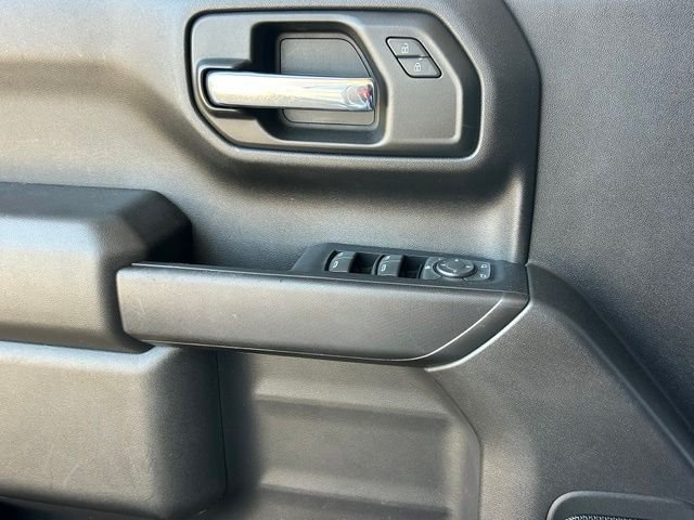 Used 2022 White Chevrolet Custom image 8