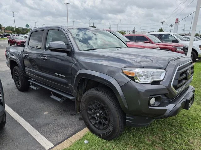 2022 Toyota Tacoma SR5 Double Cab 4WD V6 Auto Short Bed's photo