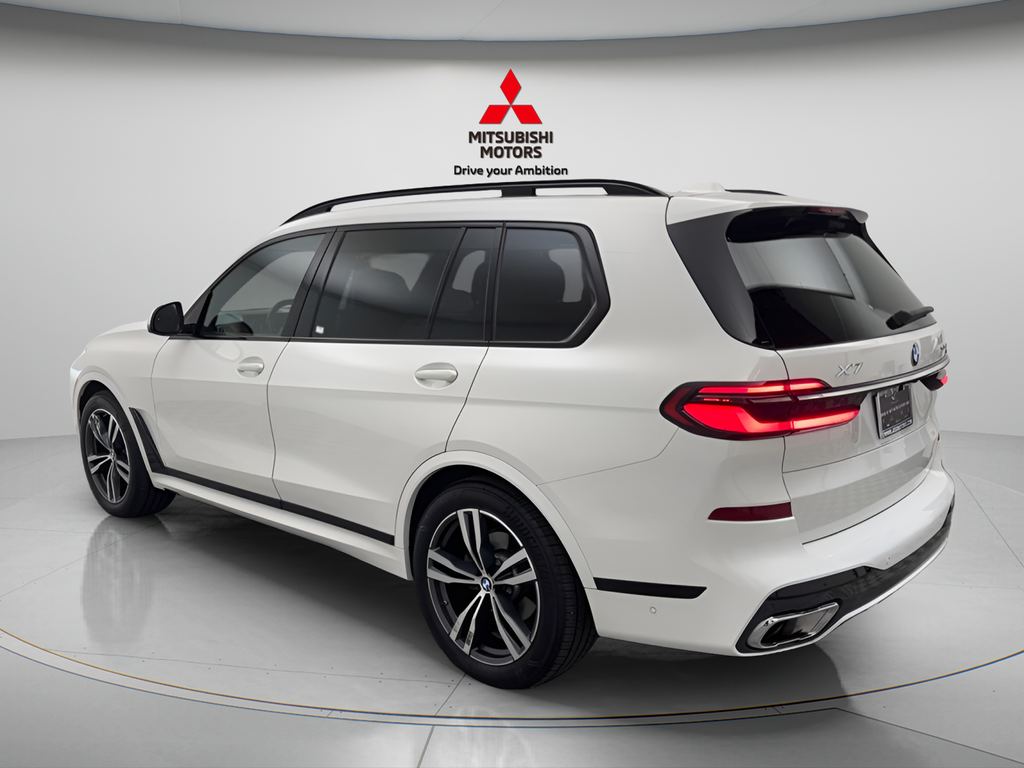 Used 2025 Alpine White BMW xDrive40i image 4