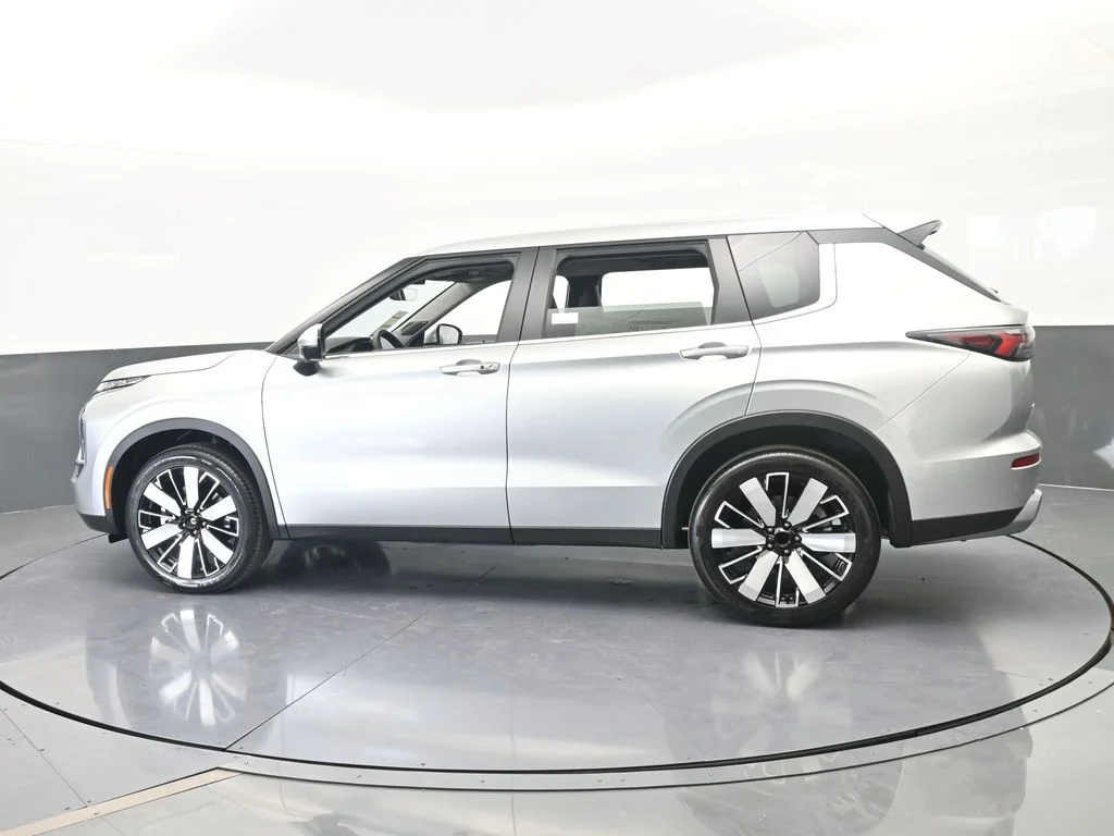 New 2026 Silver Alloy Mitsubishi SE image 3