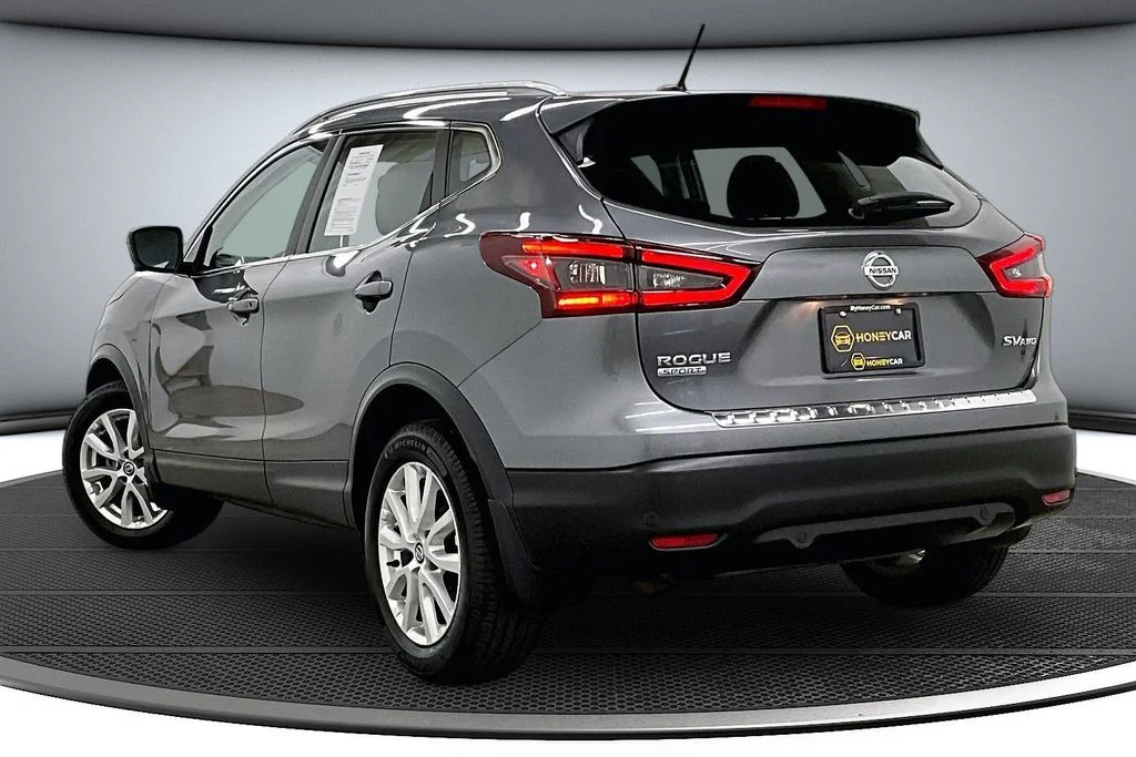 Used 2022 Gray Nissan SV image 4