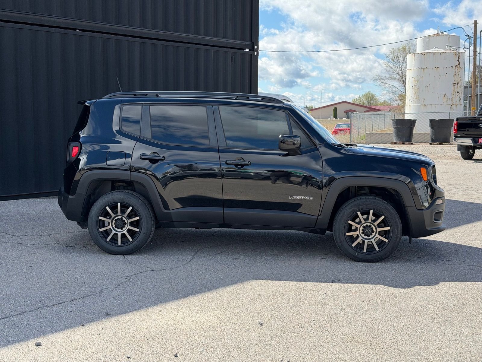 View vehicle photo 4