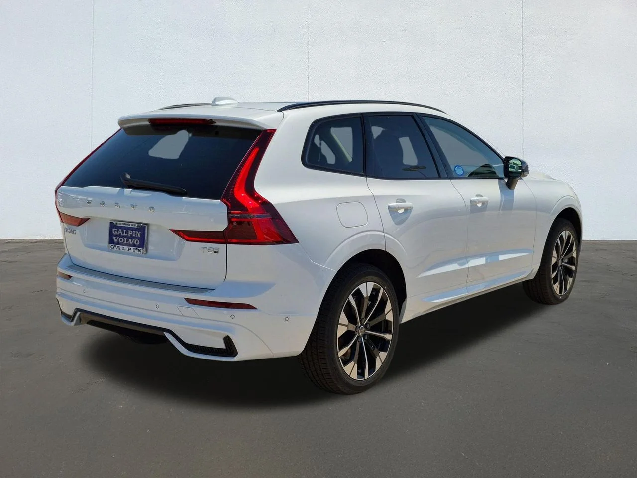 New 2026 Crystal White Volvo Plus image 2