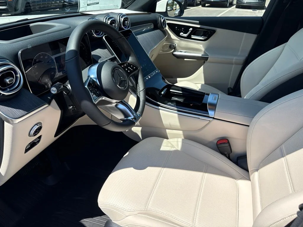 New 2027 Polar White Mercedes-Benz GLC 300 image 46