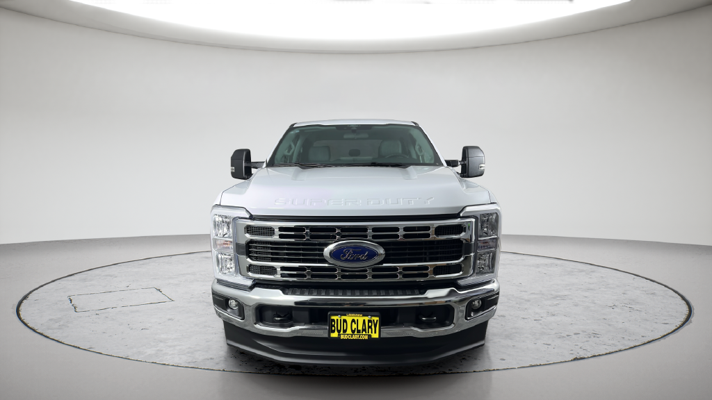 New 2026 Oxford White Ford F-250® XLT image 3