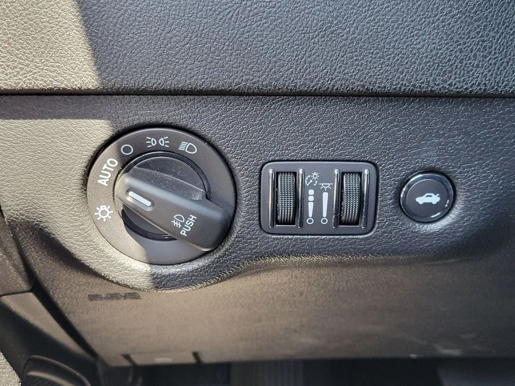 Used 2023 Gray Dodge SXT image 13