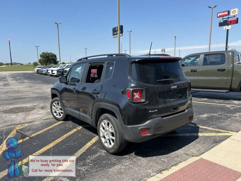 Used 2022 Black Clearcoat Jeep Latitude image 3
