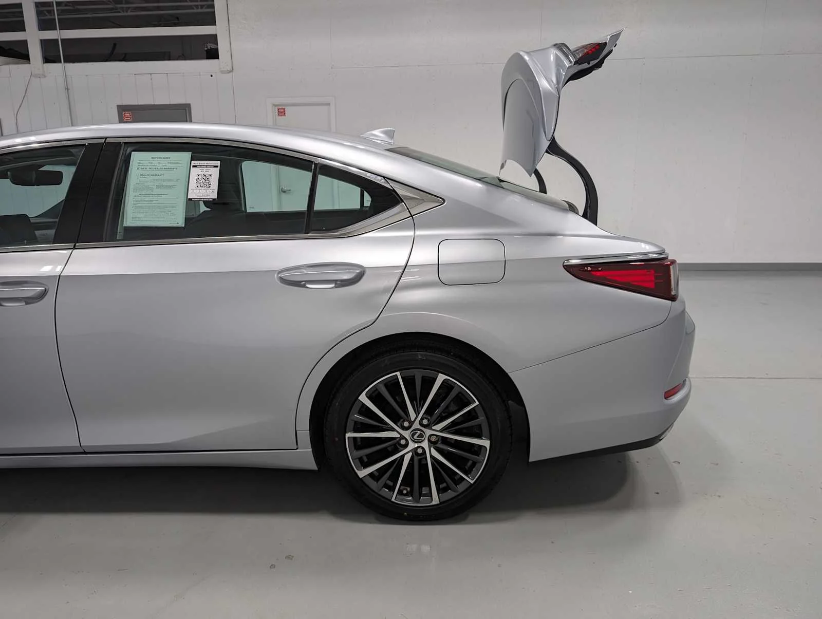 Used 2023 Iridium Lexus  image 11