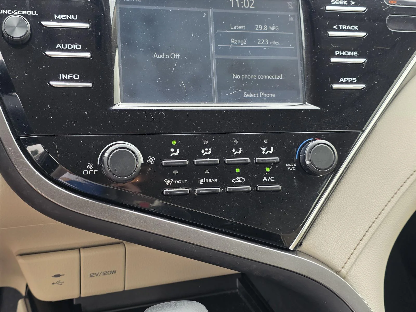 Used 2018 Super White Toyota LE image 20