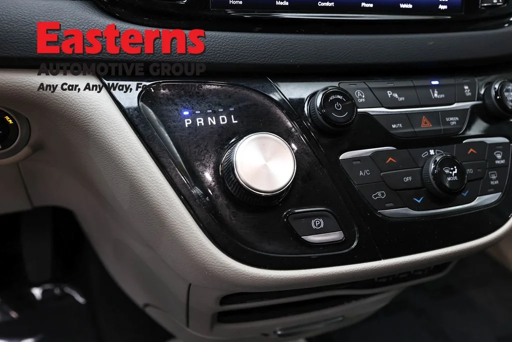 Used 2023 Black Chrysler Touring L image 13