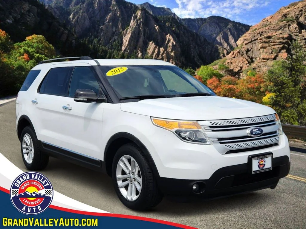 Used 2015 White Ford XLT image 1