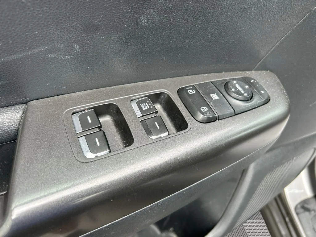 Used 2017 Silver Kia LX image 23