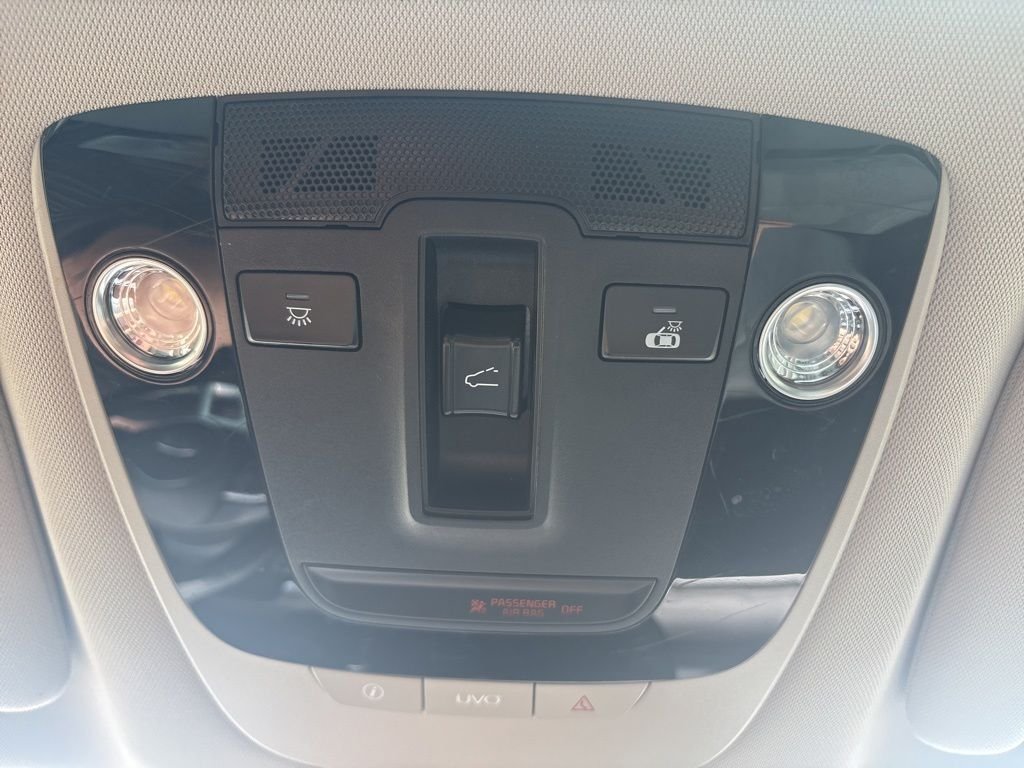 Used 2021 Everlasting Silver Kia EX image 22