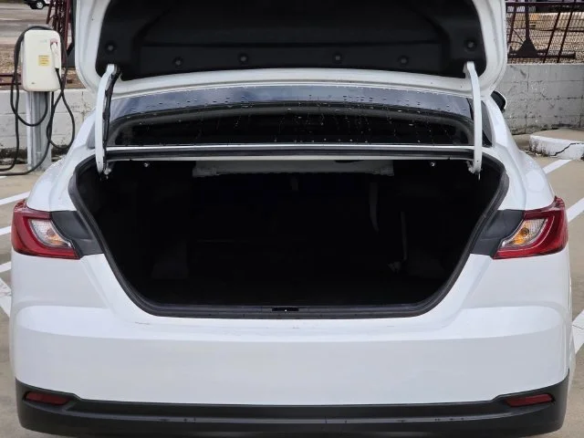 Used 2025 Ice Toyota LE image 9