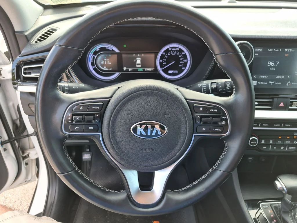 Used 2020 White Kia LXS image 22
