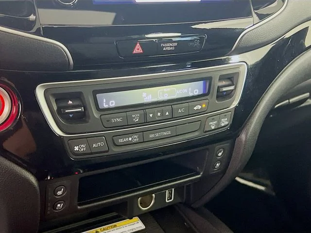 Used 2019 Lunar Silver Metallic Honda Elite image 16