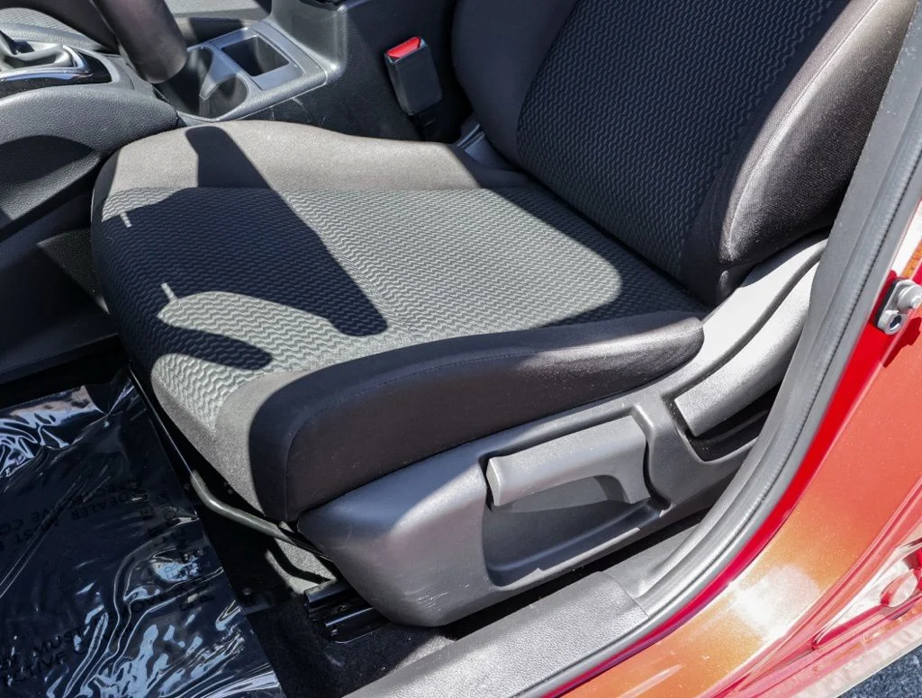 Used 2018 Red Nissan S image 16