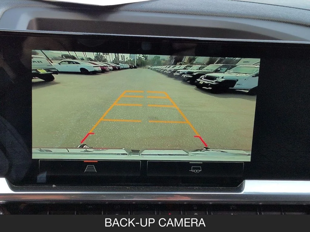 Used 2025 White GMC Elevation image 22