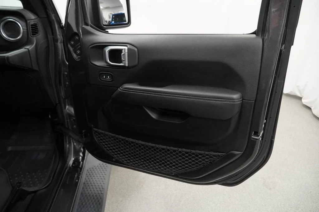 Used 2020 Gray Jeep Sahara 4x4 image 29