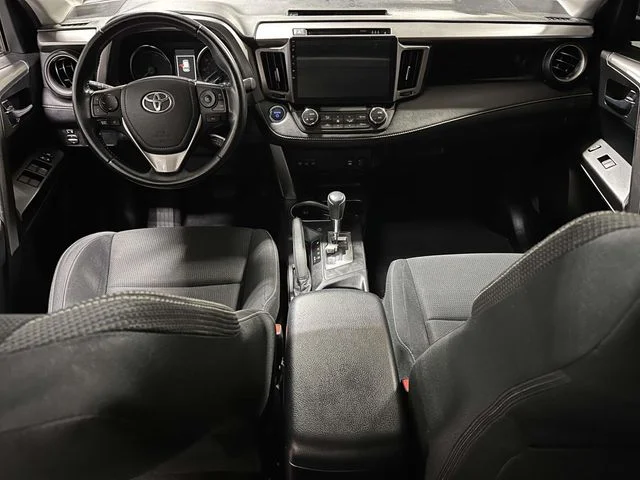 Used 2017 Magnetic Gray Metallic Toyota XLE image 18