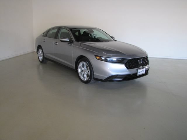 Used 2023 Lunar Silver Metallic Honda LX image 3