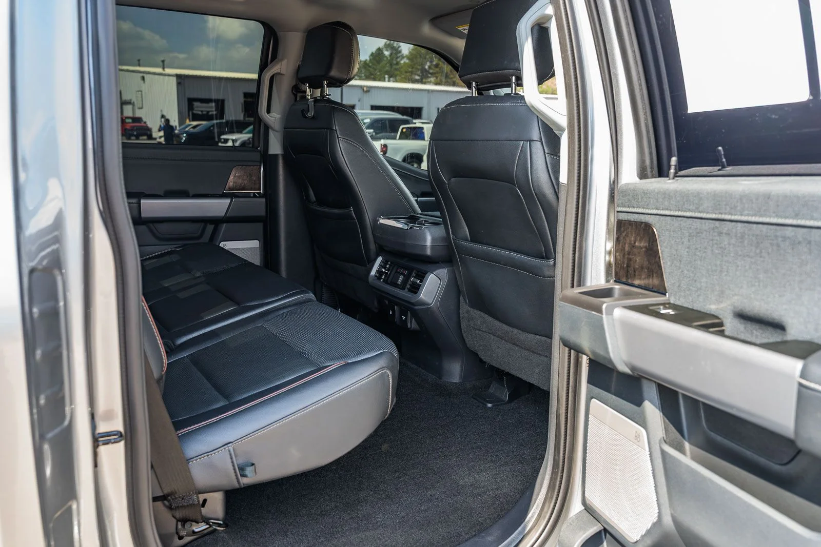 Used 2023 Silver Ford Lariat image 11