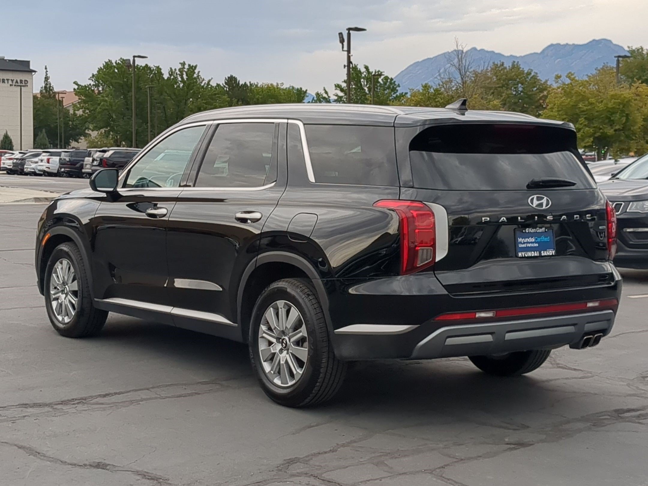 Used 2025 Abyss Black Pearl Hyundai SEL image 5