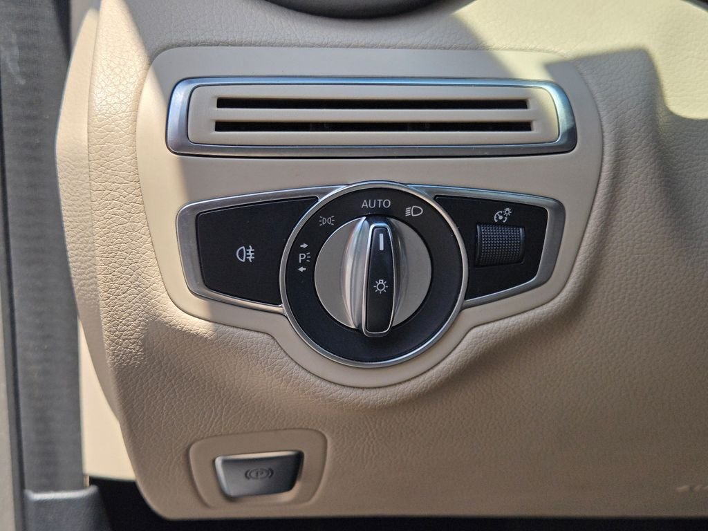 Used 2020 Beige Mercedes-Benz C 300 image 24