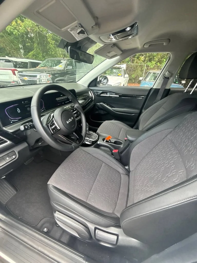 Used 2026 White Kia S image 12
