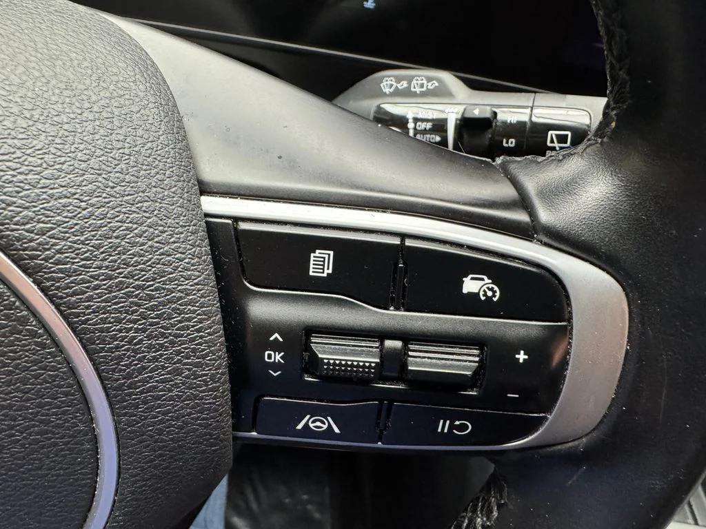 Used 2023 White Pearl Kia X-Line image 14