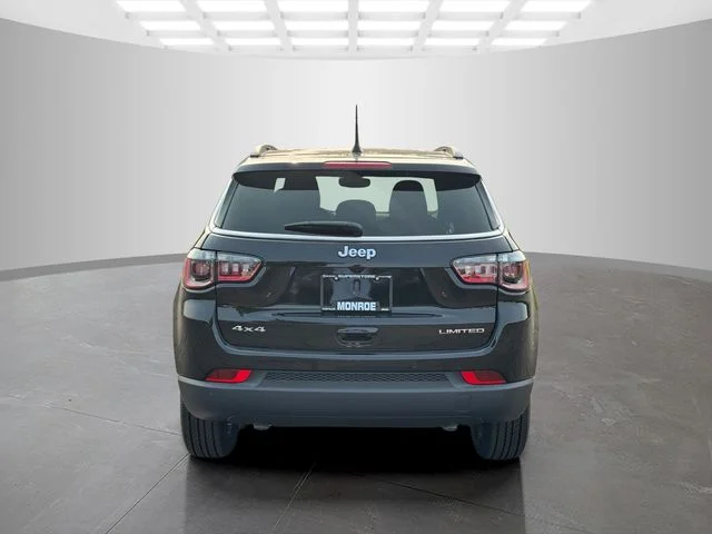 New 2026 Diamond Black Crystal Pearl-Coat Exterior Paint Jeep Limited image 6